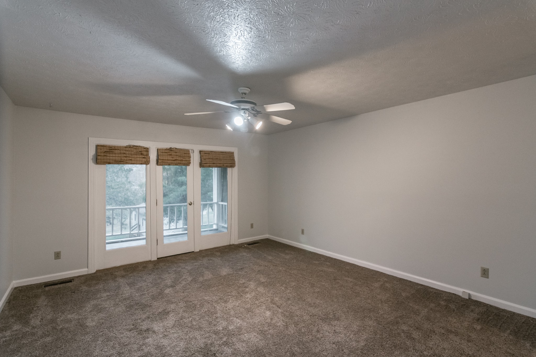 1005 Edgewater Circle Gallatin, TN 37066 - Photo 14 of 50 an empty room with windows