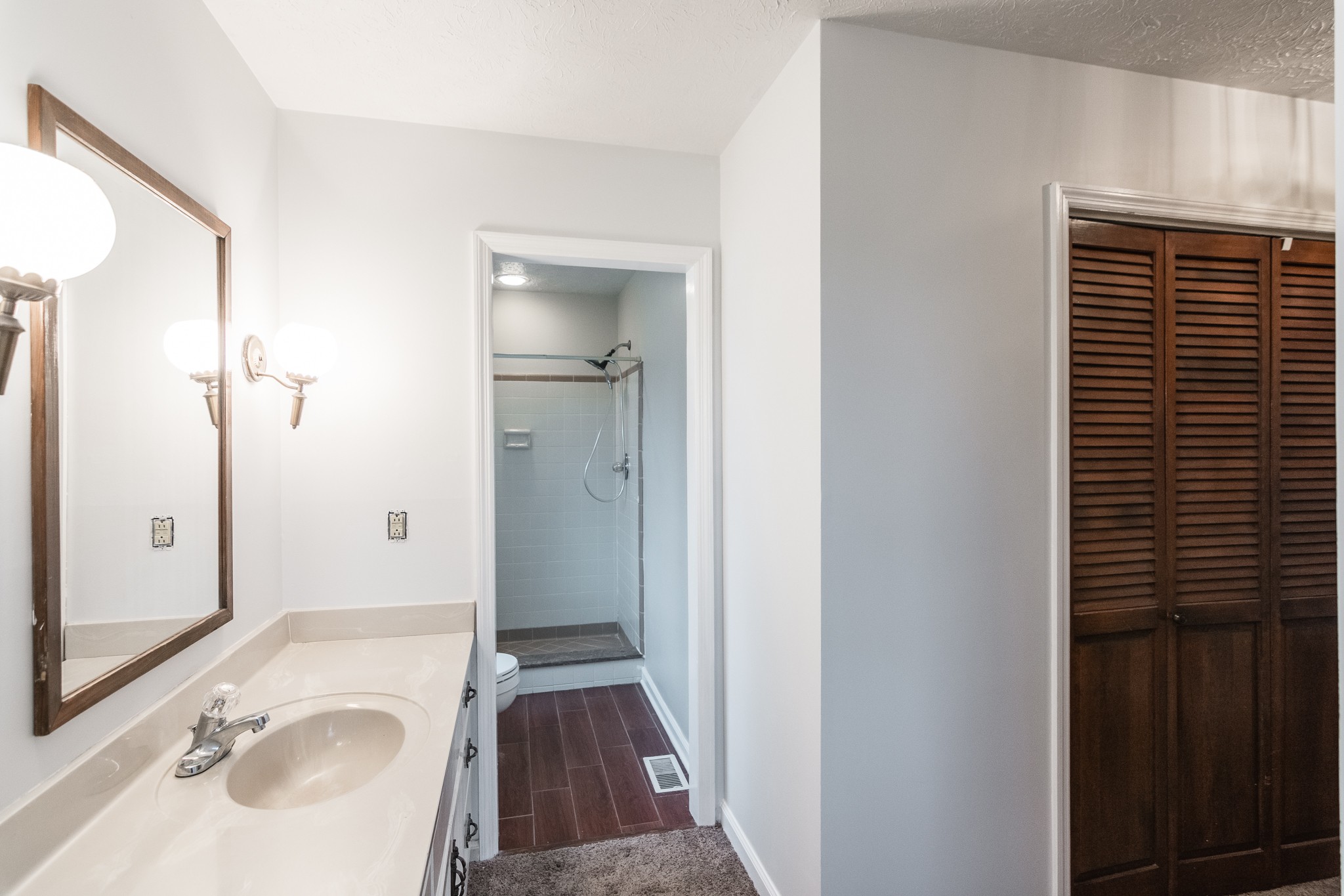 1005 Edgewater Circle Gallatin, TN 37066 - Photo 17 of 50 a bathroom with a sink and a mirror