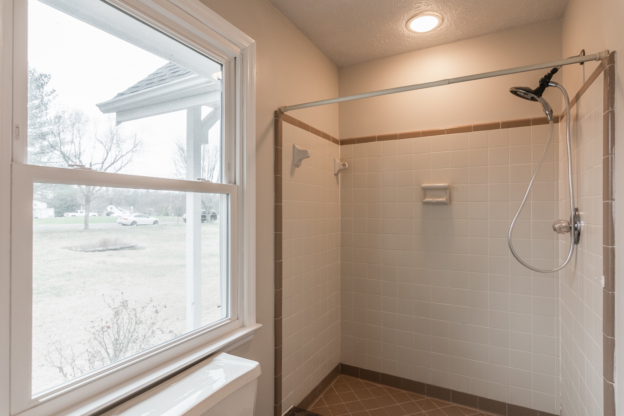 1005 Edgewater Circle Gallatin, TN 37066 - Photo 18 of 50 a bathroom with a glass shower door