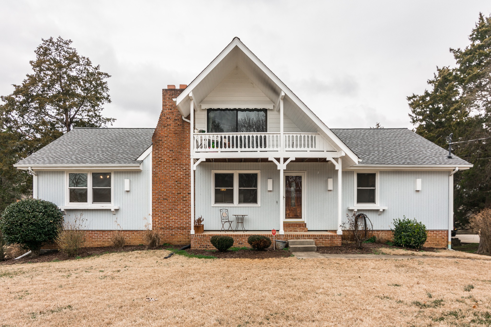 1005 Edgewater Circle Gallatin, TN 37066 - Photo 4 of 50 a front view of a house with a yard