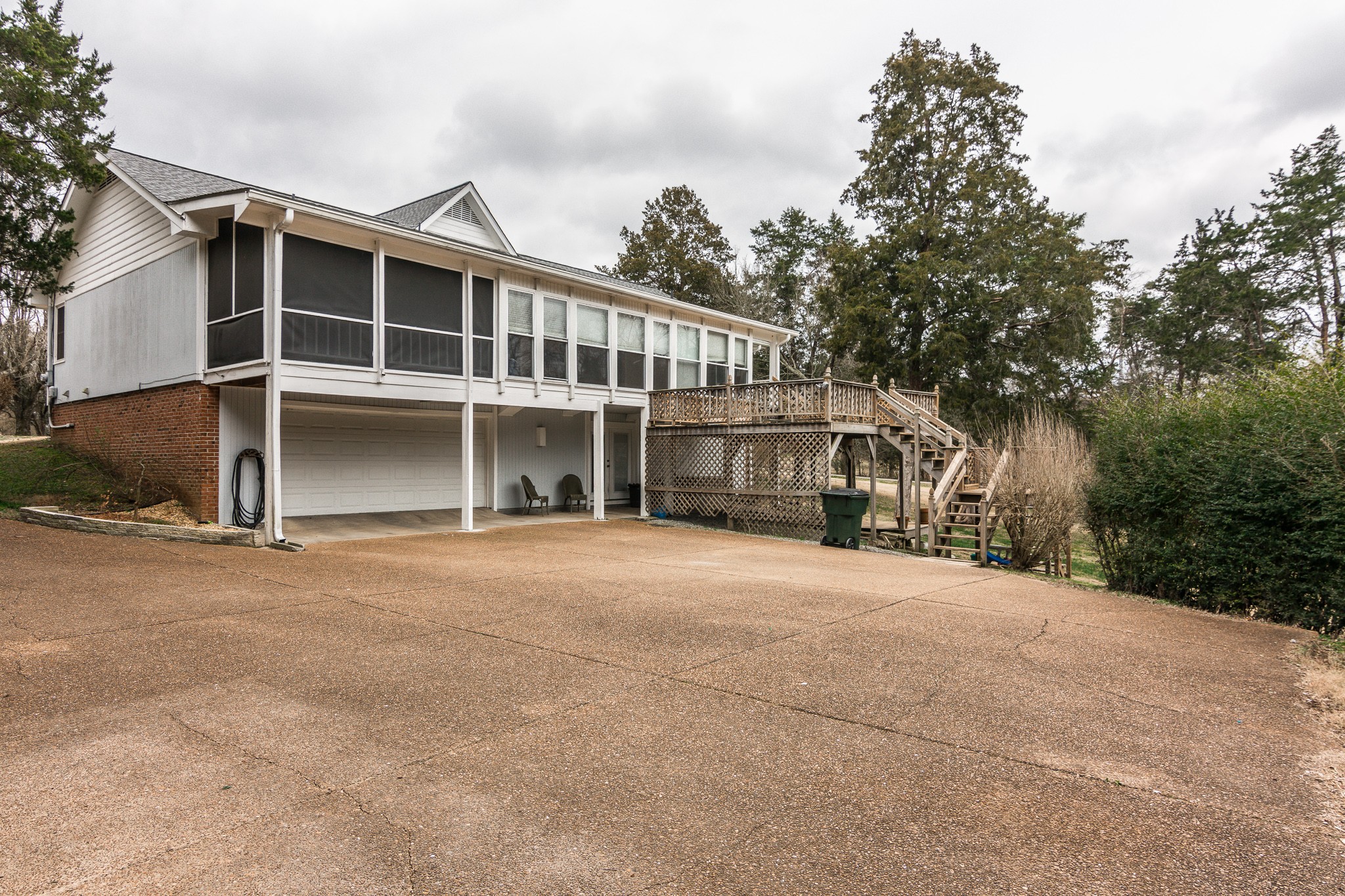 1005 Edgewater Circle Gallatin, TN 37066 - Photo 35 of 50 front view of a house with a yard