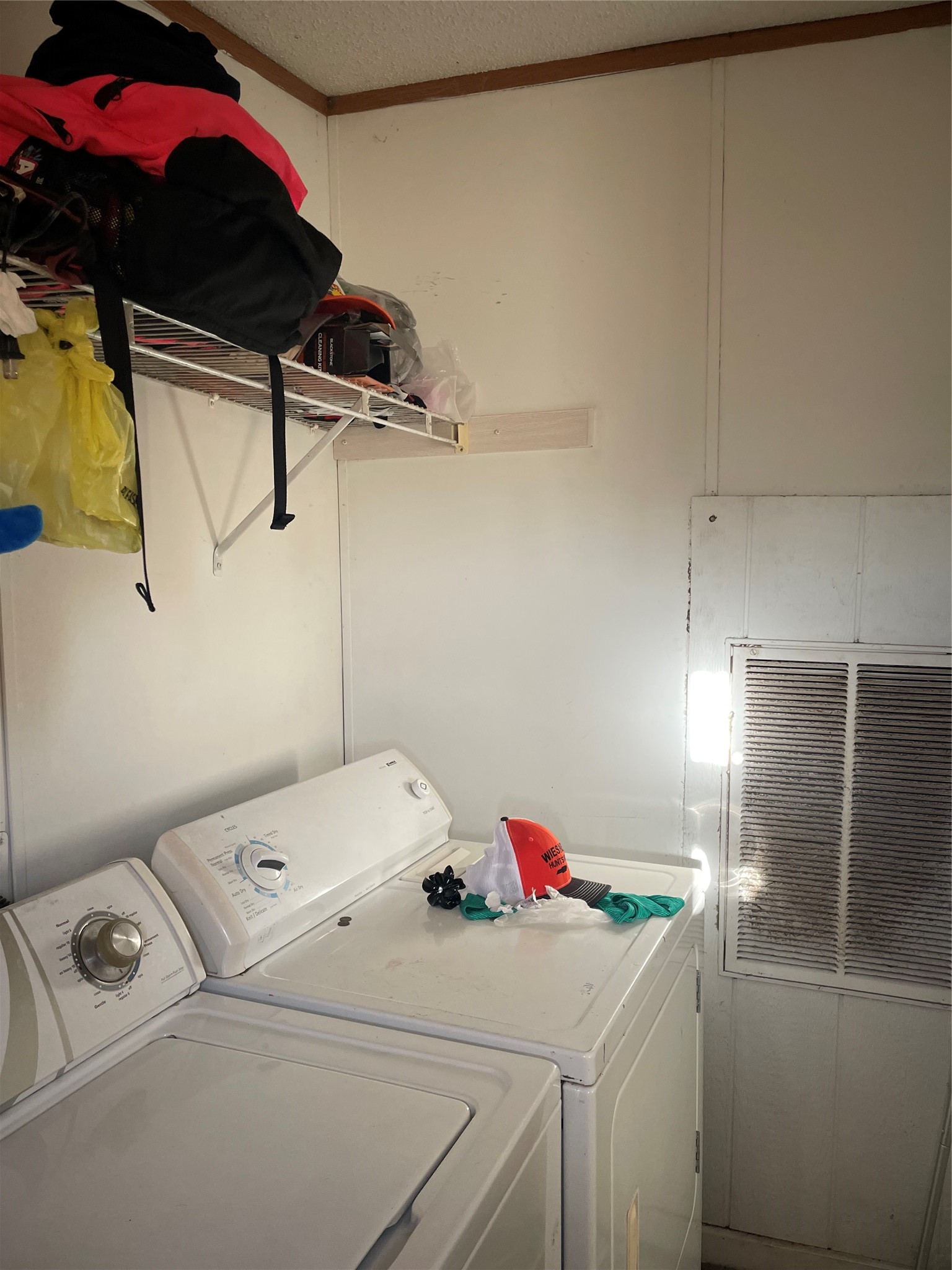 59 Wallace Road Huntsville, TX 77320 - Photo 9 of 16 a utility room with dryer and washer