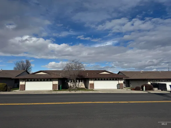 $325,000 | 931 Stewart Avenue, Unit A, Lewiston, ID 83501