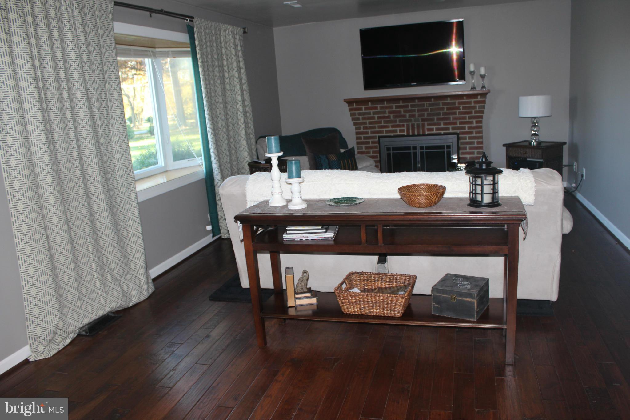 6333 Davis Road Mount Airy, MD 21771 - Photo 18 of 30 Family Room