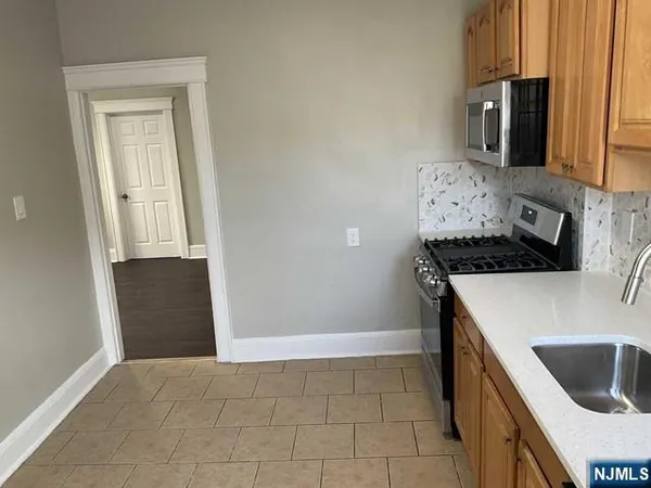 $3,000 | 311 5th Street, Unit 2, Fairview, NJ 07022