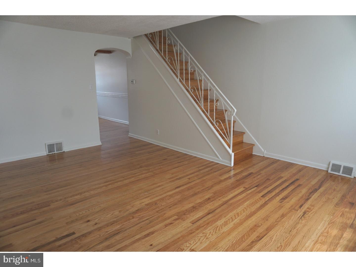 8612 Jackson Street Philadelphia, PA 19136 - Photo 3 of 25 Living Room