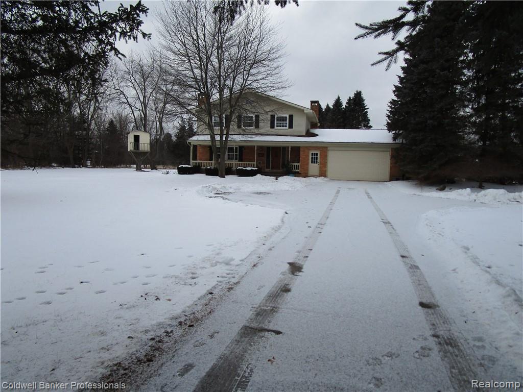PAVED DRIVEWAY WITH TURN AROUND