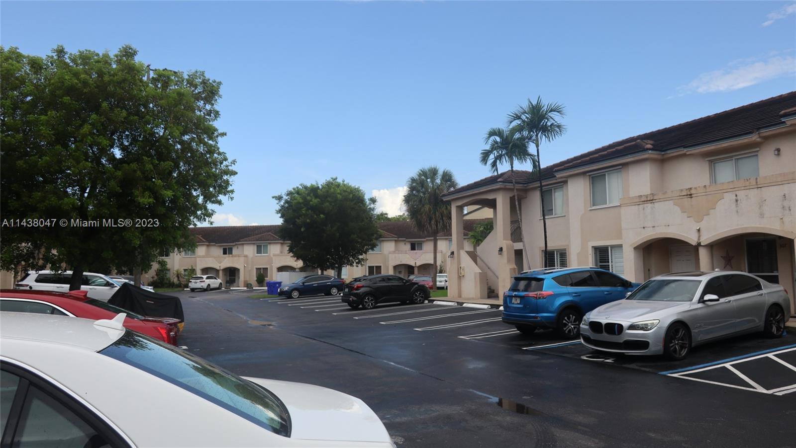 Kendall Miami, FL 33173 - Photo 3 of 9 a view of car parked in front of house