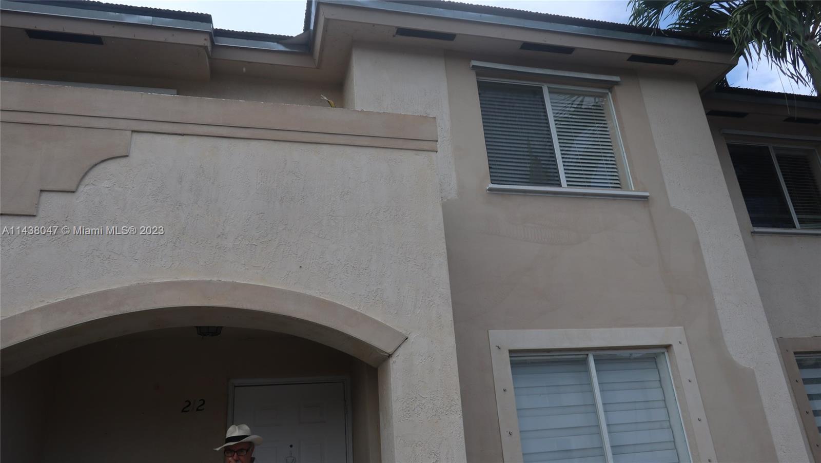 Kendall Miami, FL 33173 - Photo 5 of 9 a close up of a microwave