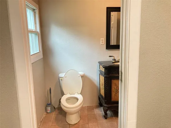 $1,550 | 104 May Avenue, Cleburne, TX 76031