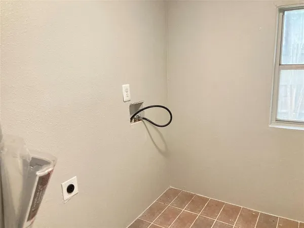 $1,550 | 104 May Avenue, Cleburne, TX 76031