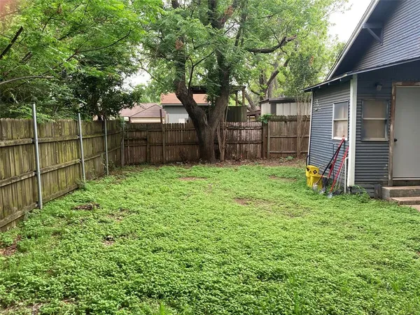 $1,550 | 104 May Avenue, Cleburne, TX 76031