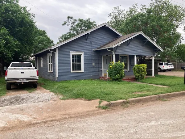 $1,550 | 104 May Avenue, Cleburne, TX 76031