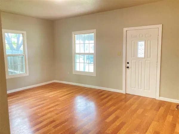 $1,550 | 104 May Avenue, Cleburne, TX 76031