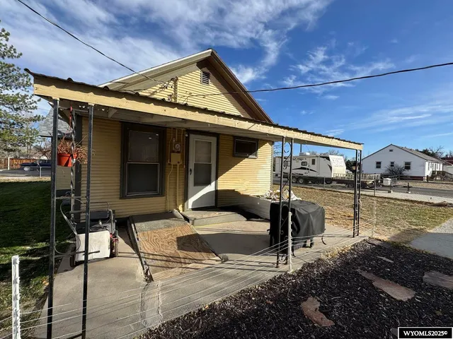 $165,000 | 322 South 3rd Street East, Riverton, WY 82501