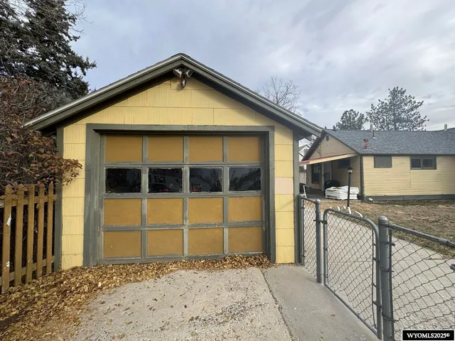 $165,000 | 322 South 3rd Street East, Riverton, WY 82501