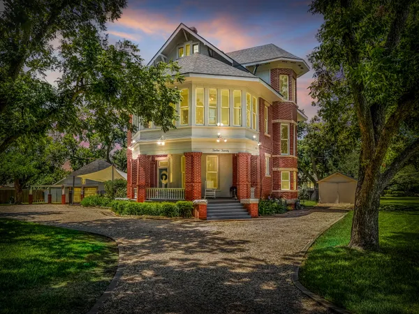 $1,225,000 | 1220 West Lake Drive, Taylor, TX 76574