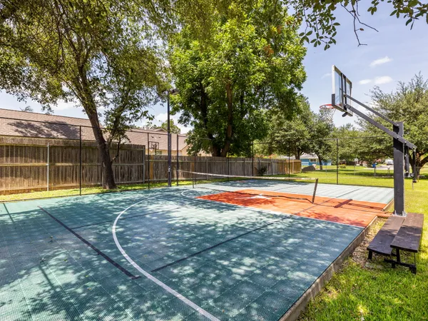 $1,225,000 | 1220 West Lake Drive, Taylor, TX 76574