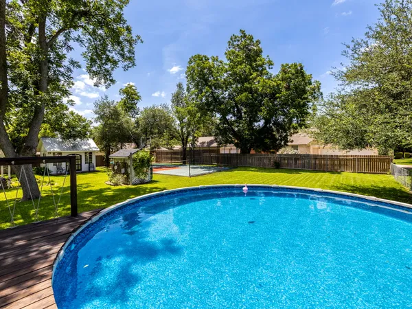 $1,225,000 | 1220 West Lake Drive, Taylor, TX 76574