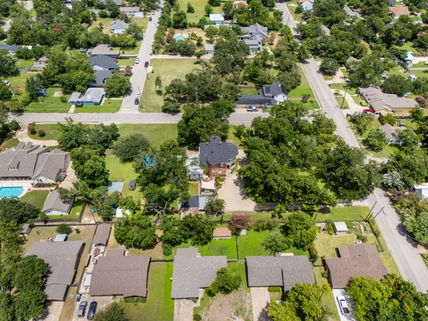 $1,225,000 | 1220 West Lake Drive, Taylor, TX 76574