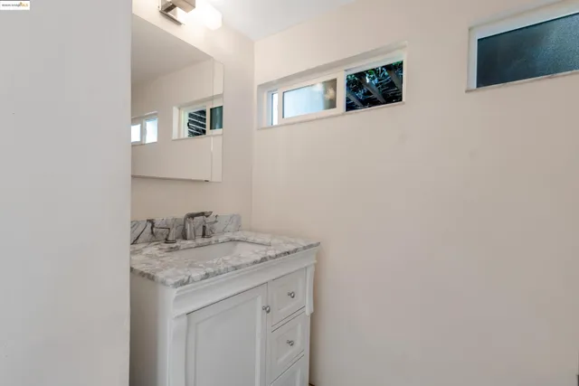 $899,000 | 7415 Circle Hill Drive, Oakland, CA 94605