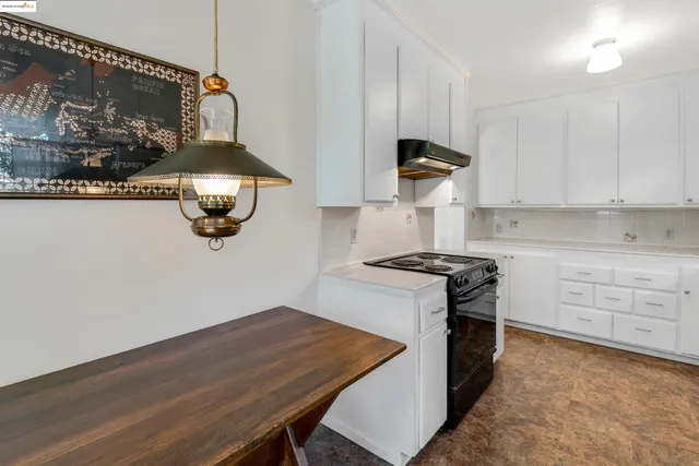 $899,000 | 7415 Circle Hill Drive, Oakland, CA 94605