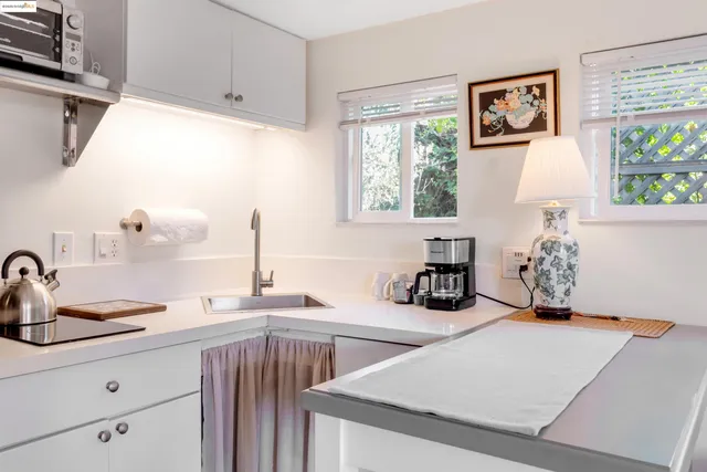 $899,000 | 7415 Circle Hill Drive, Oakland, CA 94605