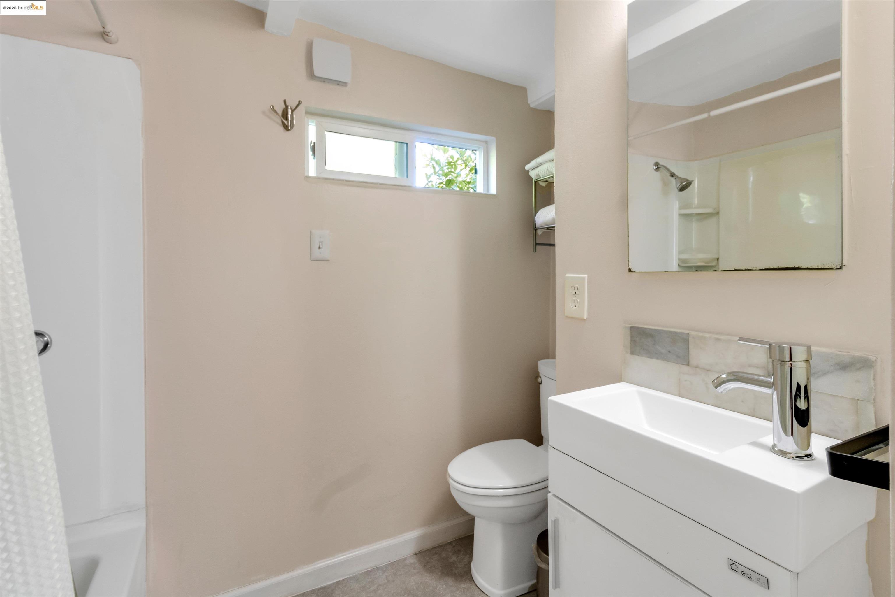 7415 Circle Hill Drive Oakland, CA 94605 - Photo 26 of 42