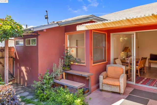 $899,000 | 7415 Circle Hill Drive, Oakland, CA 94605