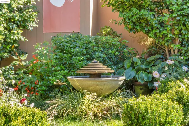 $899,000 | 7415 Circle Hill Drive, Oakland, CA 94605