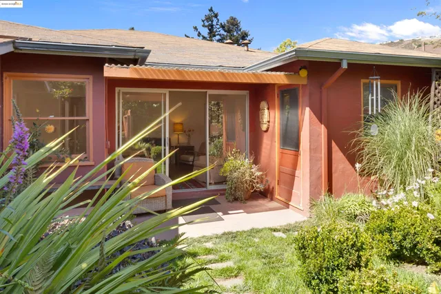 $899,000 | 7415 Circle Hill Drive, Oakland, CA 94605