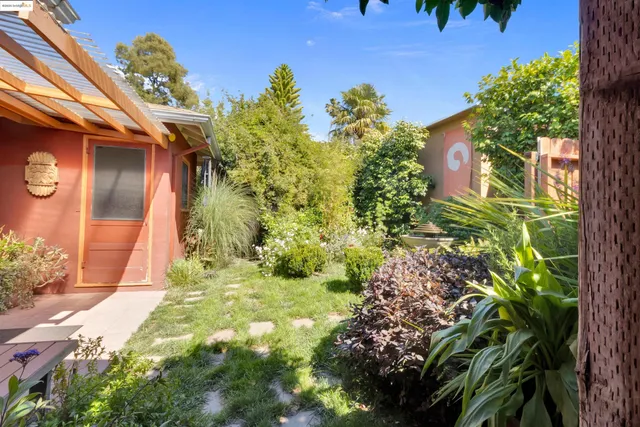 $899,000 | 7415 Circle Hill Drive, Oakland, CA 94605