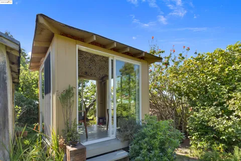 $899,000 | 7415 Circle Hill Drive, Oakland, CA 94605