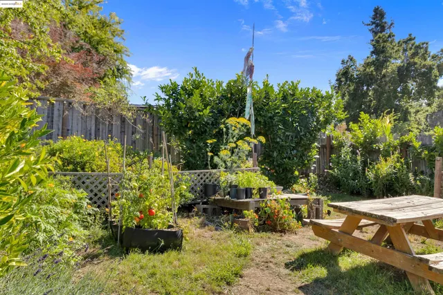 $899,000 | 7415 Circle Hill Drive, Oakland, CA 94605