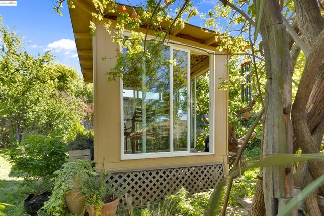 $899,000 | 7415 Circle Hill Drive, Oakland, CA 94605