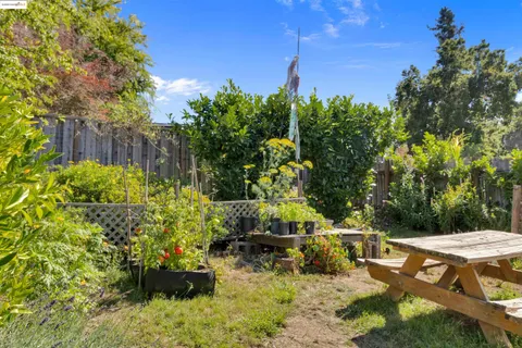 $899,000 | 7415 Circle Hill Drive, Oakland, CA 94605