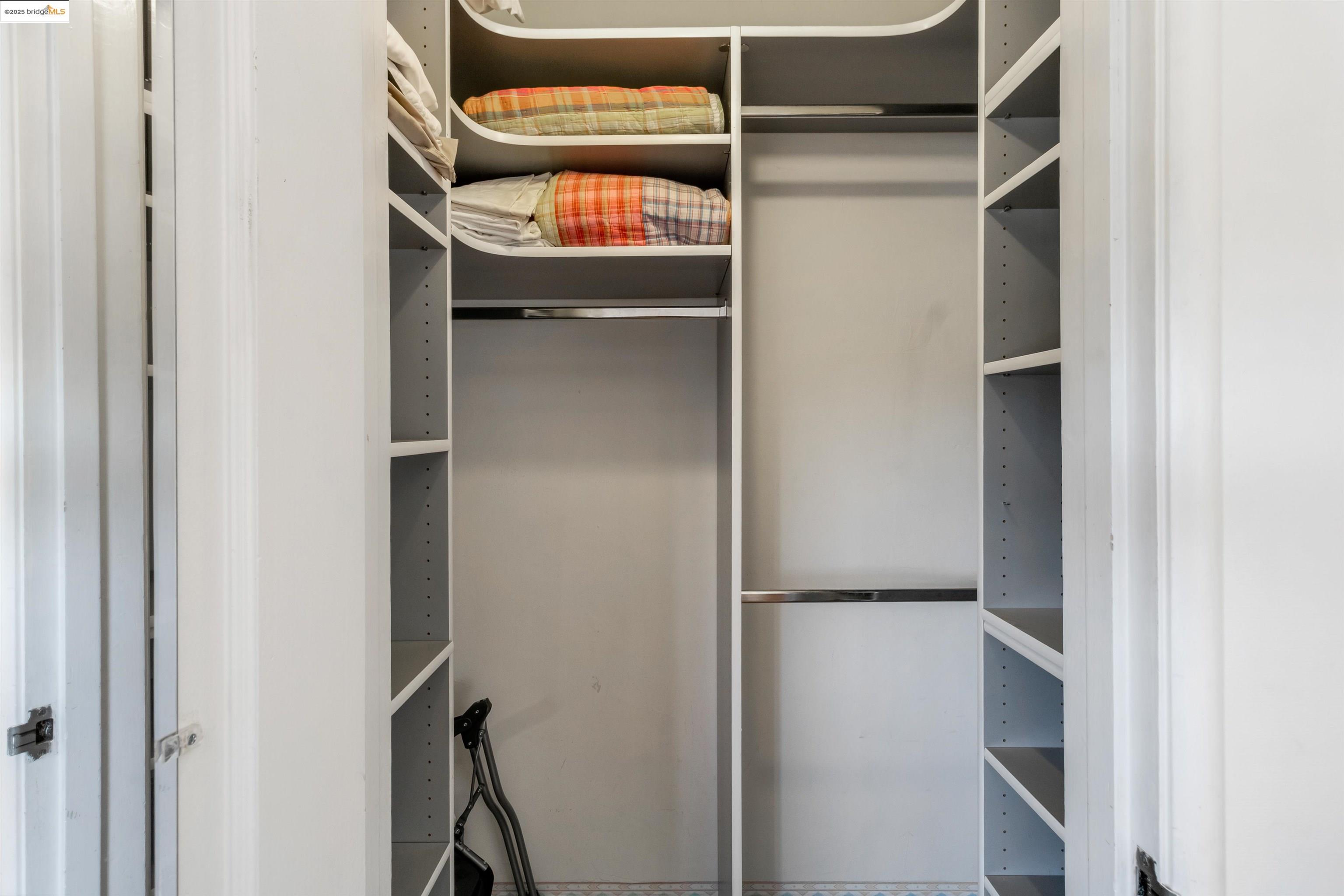 7415 Circle Hill Drive Oakland, CA 94605 - Photo 10 of 42