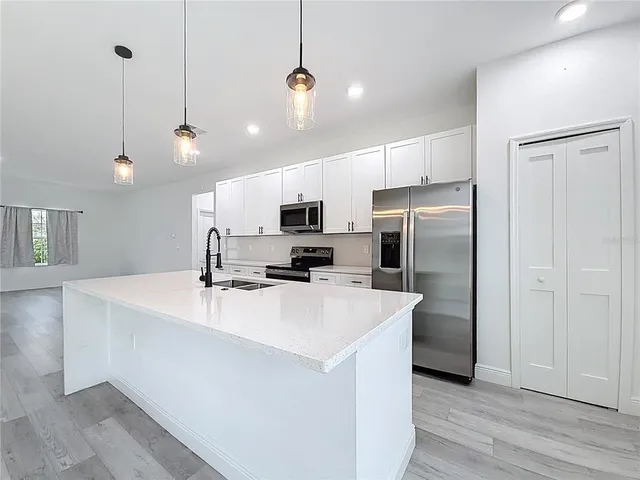 $284,000 | 328 Marion Oaks Course, Ocala, FL 34473