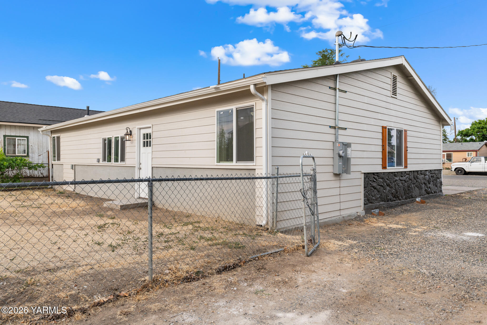 111 South H Street Toppenish, WA 98948 - Photo 4 of 31 DSM00088