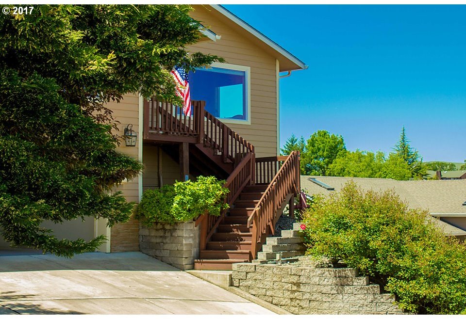 167 Jamie Loop Roseburg, OR 97471 - Photo 2 of 31 Gallery Image 2