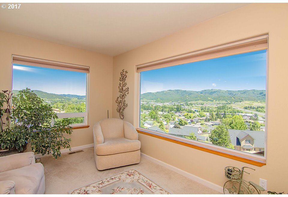 167 Jamie Loop Roseburg, OR 97471 - Photo 3 of 31 Gallery Image 3