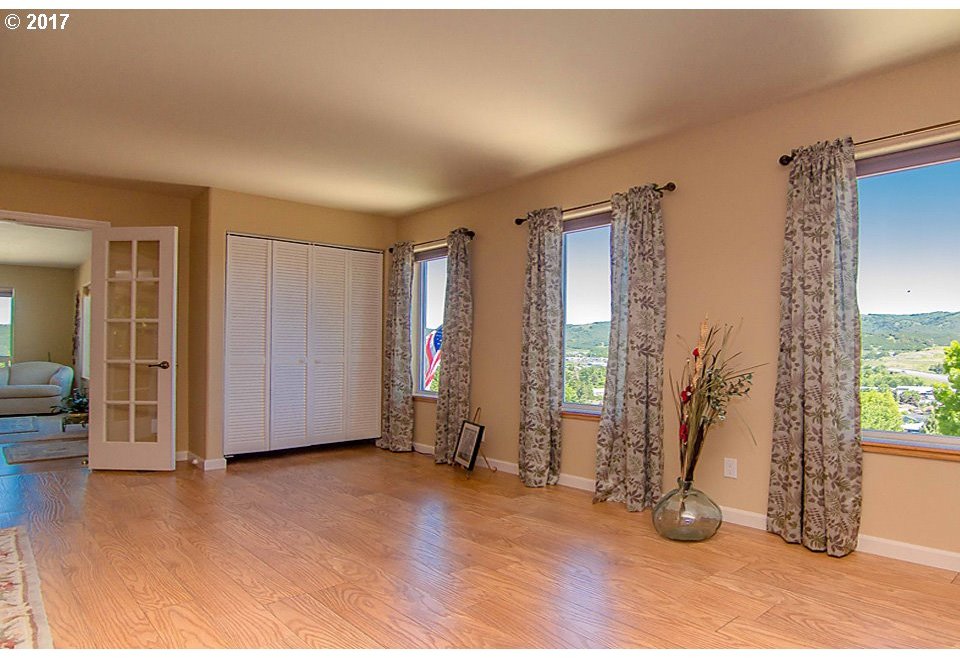 167 Jamie Loop Roseburg, OR 97471 - Photo 8 of 31 Gallery Image 8