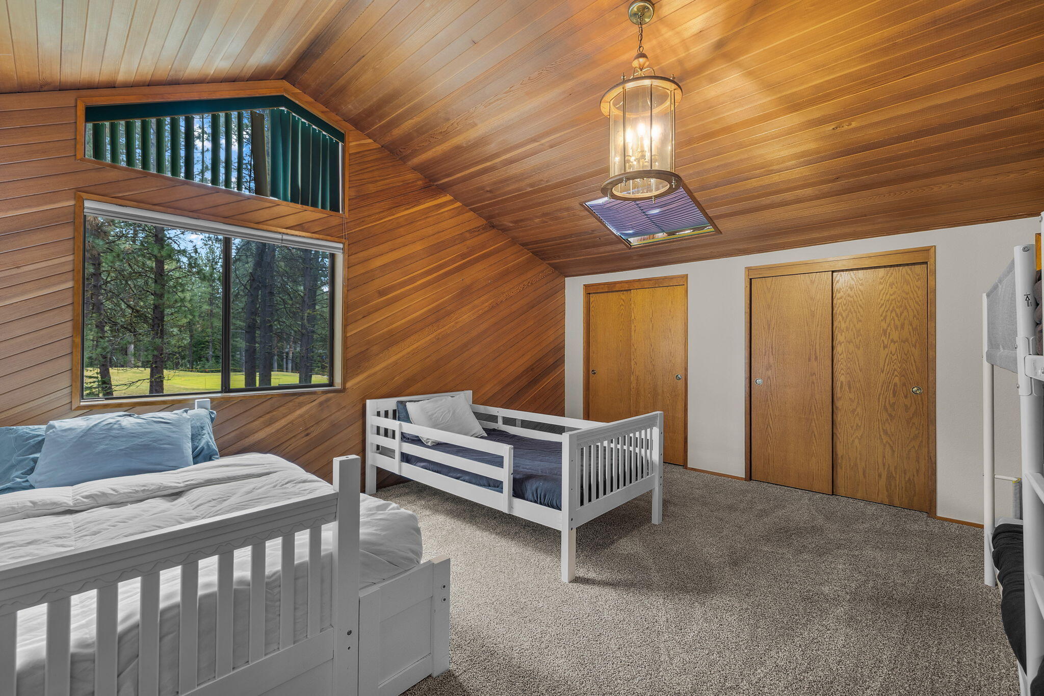 13168 Hawks Beard Black Butte Ranch, OR 97759 - Photo 28 of 47 a bedroom with a bed and a window