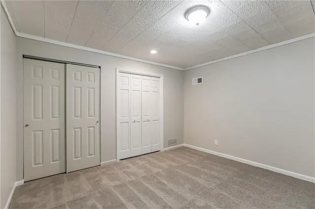 $2,375 | 517 North Clayview Drive, Liberty, MO 64068