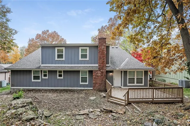 $2,375 | 517 North Clayview Drive, Liberty, MO 64068