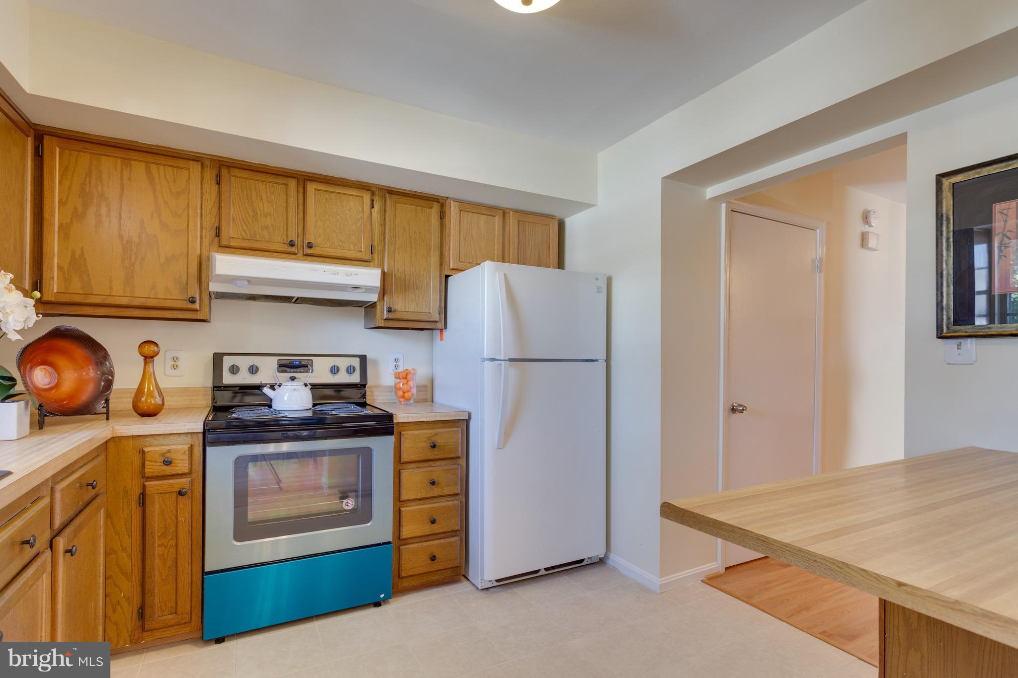 13326 Country Ridge Drive Germantown, MD 20874 - Photo 8 of 25 Kitchen
