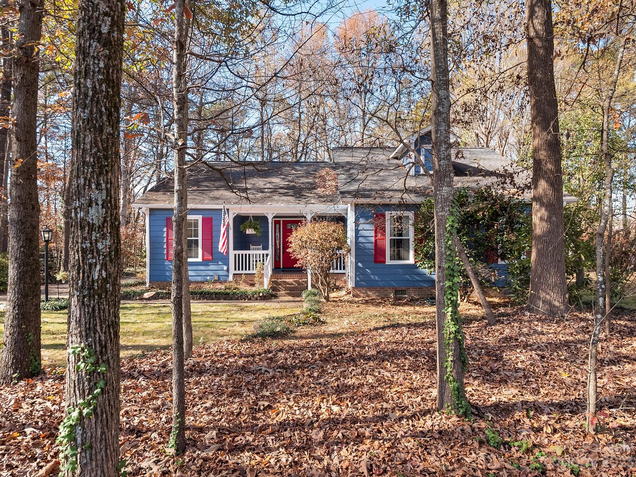 8211 Plott Road Charlotte, NC 28215 - Photo 3 of 38 a front view of a house with garden