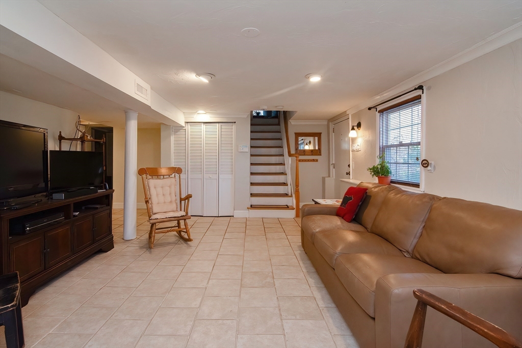 989 Concord Road Marlborough, MA 01752 - Photo 6 of 29 Gallery Image 6