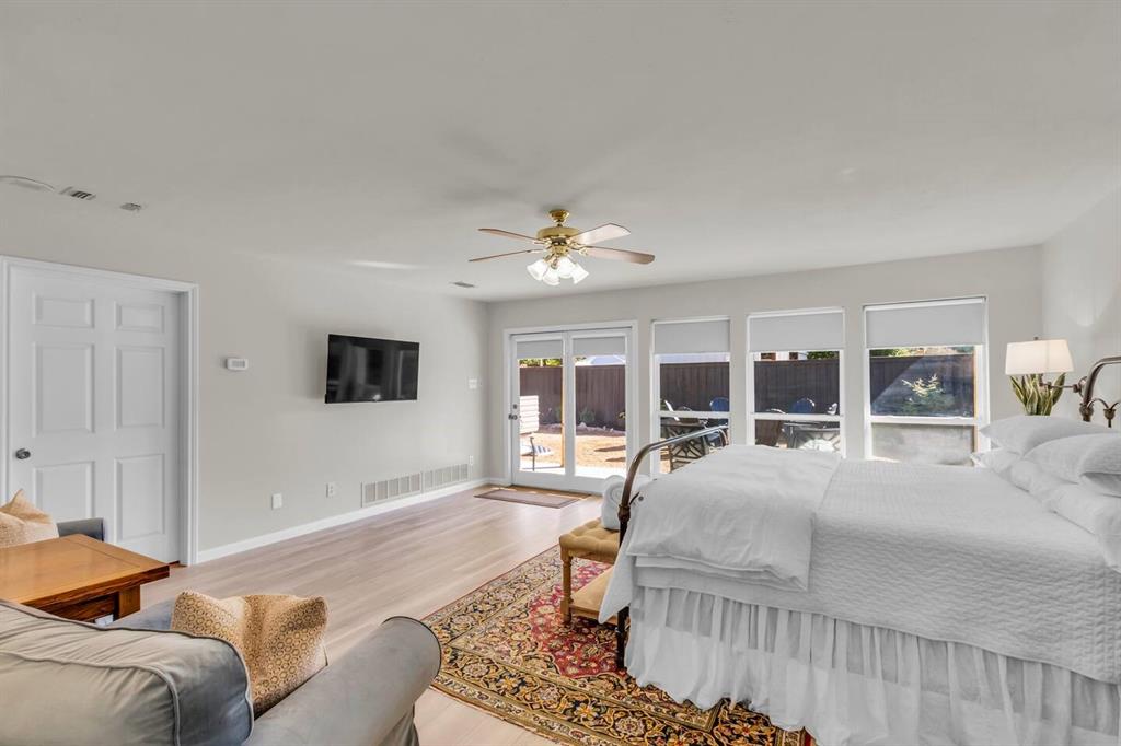 9780 North County Road Frisco, TX 75033 - Photo 18 of 36 a living room with furniture and chandelier