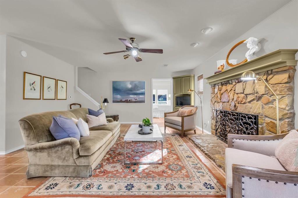 9780 North County Road Frisco, TX 75033 - Photo 8 of 36 a living room with furniture and a rug